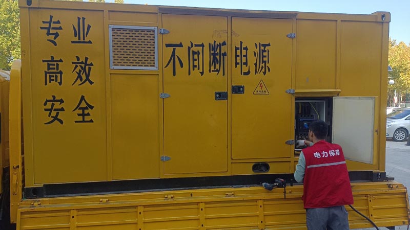 南关柴油发电机组和UPS电源配合使用时，如何避免切换过程中的电力中断？