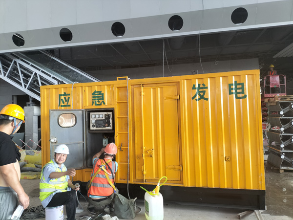 南关怎样判断空气滤清器是否需要更换？